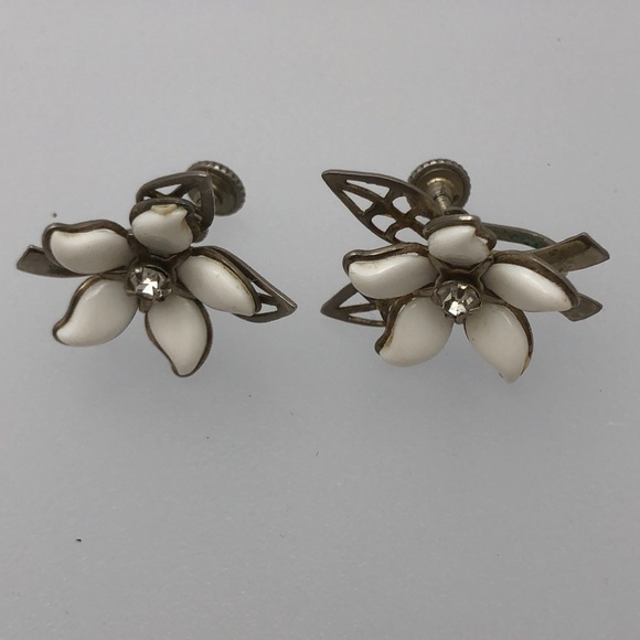 VTG Eye-Catching Jasmine Earrings - Picture 3 of 7